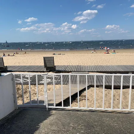 Lumineux En Bord De Avec Parking Appartement