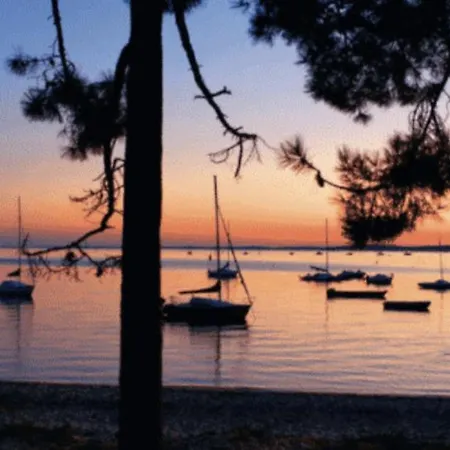 Lumineux En Bord De Avec Parking * Arcachon