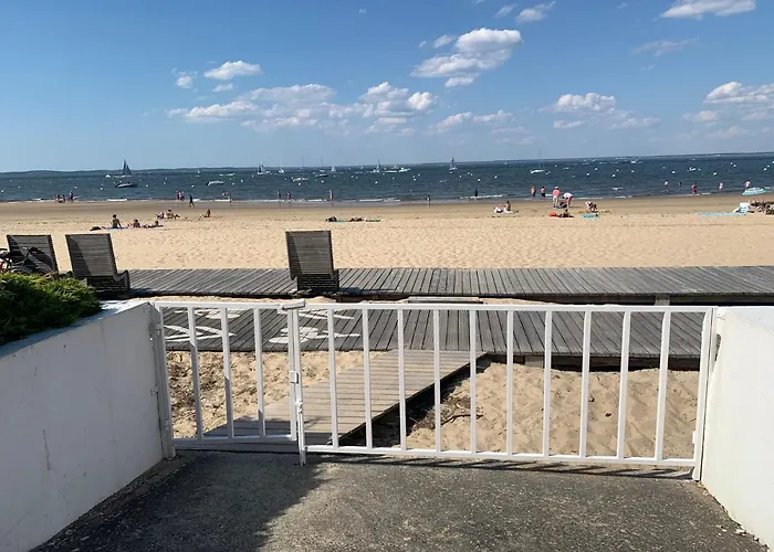 Lumineux En Bord De Avec Parking شقة